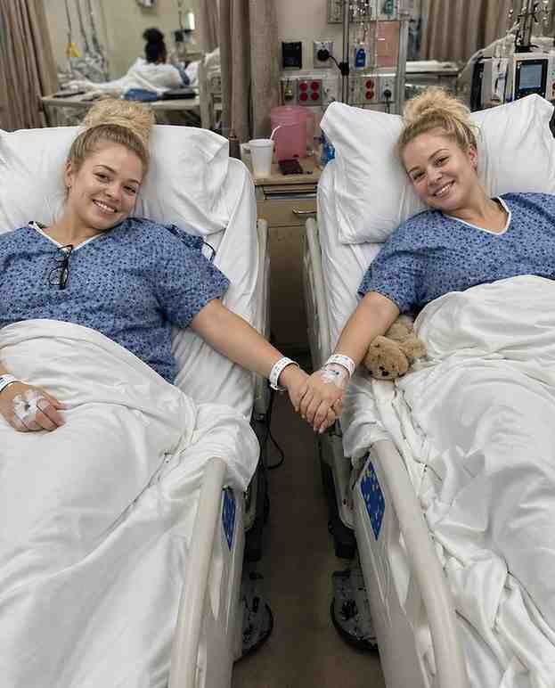 They Held Hands Bef0re Surgery But What Happened Next Left Everyone Speechless They Held Hands Bef0re Surgery But What Happened Next Left Everyone Speechless